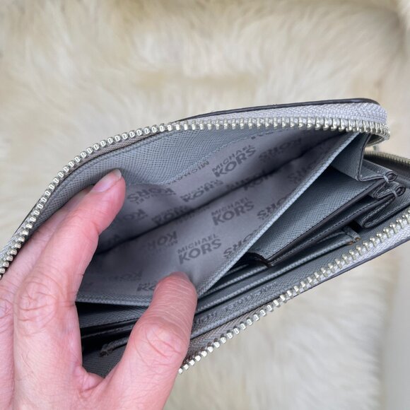 Michael Kors Medium Snakeskin-Style Wallet with Silver Hardware GUC - Picture 5 of 8